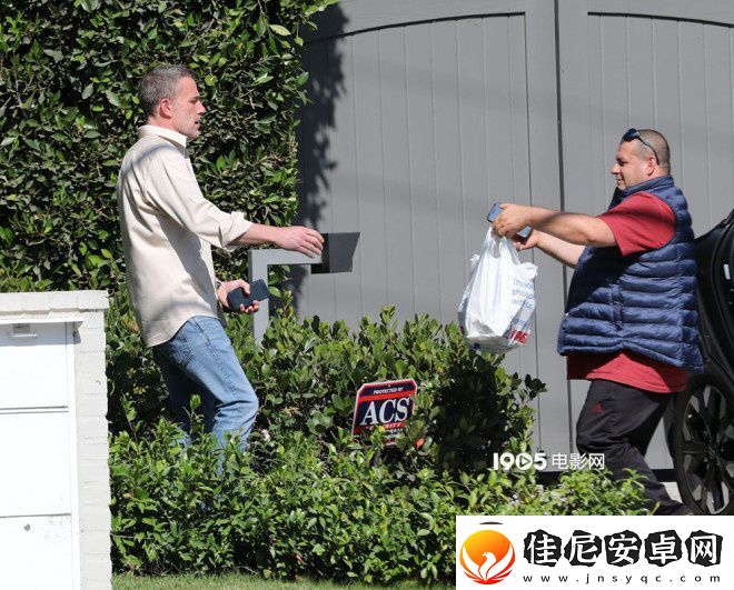 希尔顿等名人豪宅毁于火灾