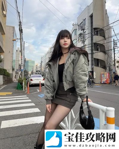 一面膜胸口一面吃下部位片段，真的可以同时满足护肤与美食的需求吗？