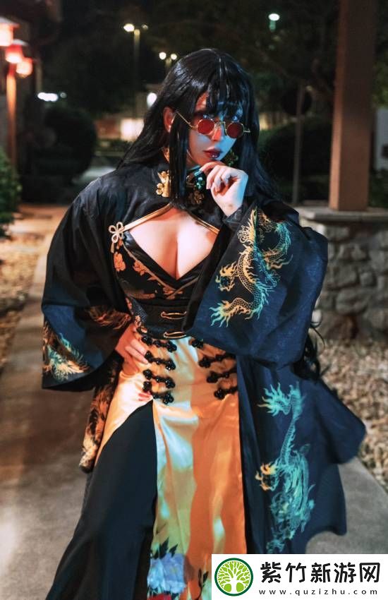 国外美女推主认证漫威争锋匕首体模