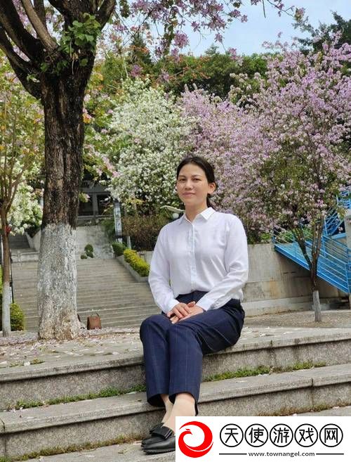 年轻的女教师三-网友:-“她是我们心中的那束光”