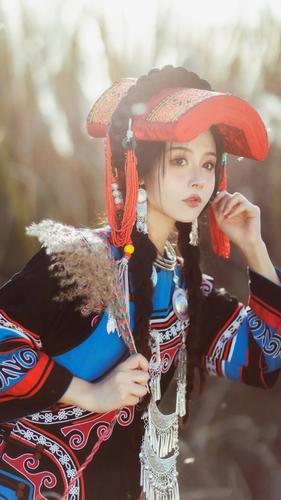 企业如何利用“成免费看CRM特色”应对市场竞争，提升客户忠诚度？