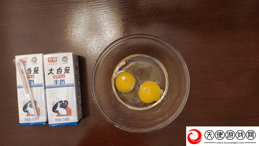 大白兔上的两颗葡萄究竟有何寓意